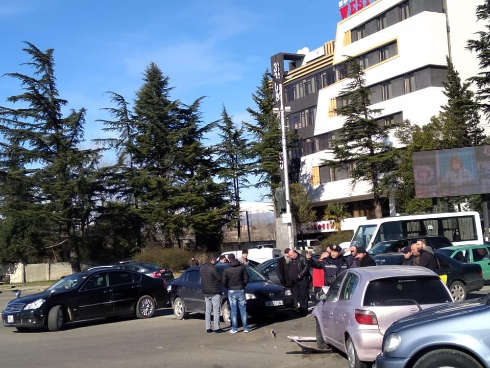 ქუთაისში, ჭავჭავაძის გამზირზე ავტოსაგზაო შემთხვევა მოხდა
