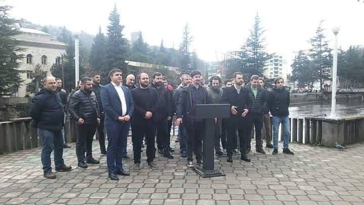 ჭიათურაში ახალგაზრდები მერის პოსტზე დამოუკიდებელი კანდიდატის წარდგენას ითხოვენ