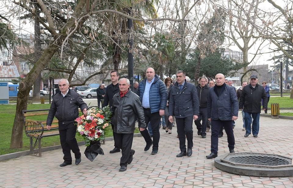ქუთაისში ავღანეთის ომში დაღუპულთა მემორიალი გვირგვინით შეამკეს [R]