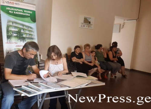 ქუთაისში მცხოვრებ დევნილებს სამუშაო იარაღები გადასცეს