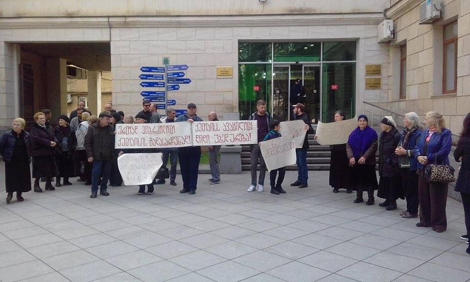 არა ნაგავსაყრელს! – იმერეთის სამხარეო ადმინისტრაციის წინ მოსახლეობის მორიგი აქცია გაიმართა