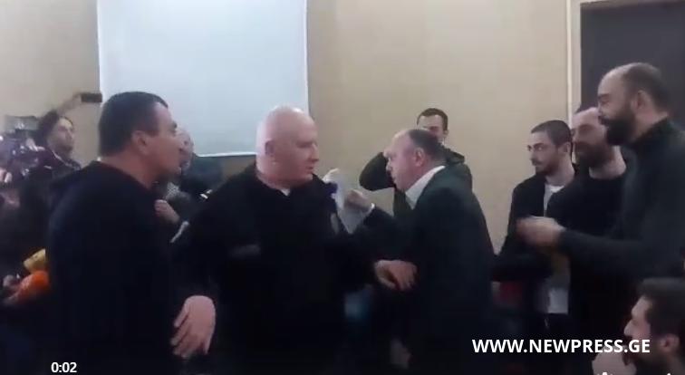 დავით ოქიტაშვილისათვის შენობის გადაცემის საკითხს ქუთაისის საკრებულოში დაპირისპირება მოყვა [VIDEO]