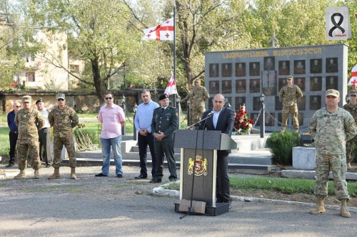 თავდაცვის მინისტრის მოადგილემ ქუთაისში მემორიალი გვირგვინით შეამკო