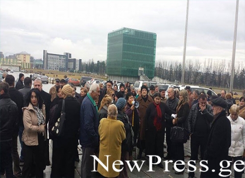 პარლამენტის წინ იპოთეკით დაზარალებულების აქცია იმართება