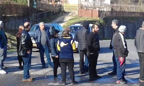 ტყიბულში, გელათის დასახლების მოსახლეობამ  ცენტრალური გზა გადაკეტა