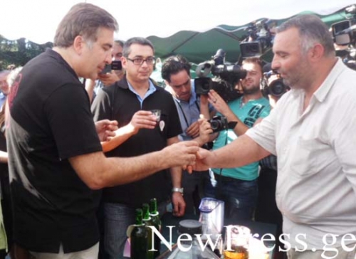 პრეზიდენტმა ქუთაისში, ღვინის ფესტივალზე იმერული ღვინოები დააგემოვნა
