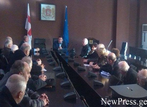 ქუთაისის მერი საპატიო ქუთაისელებს შეხვდა
