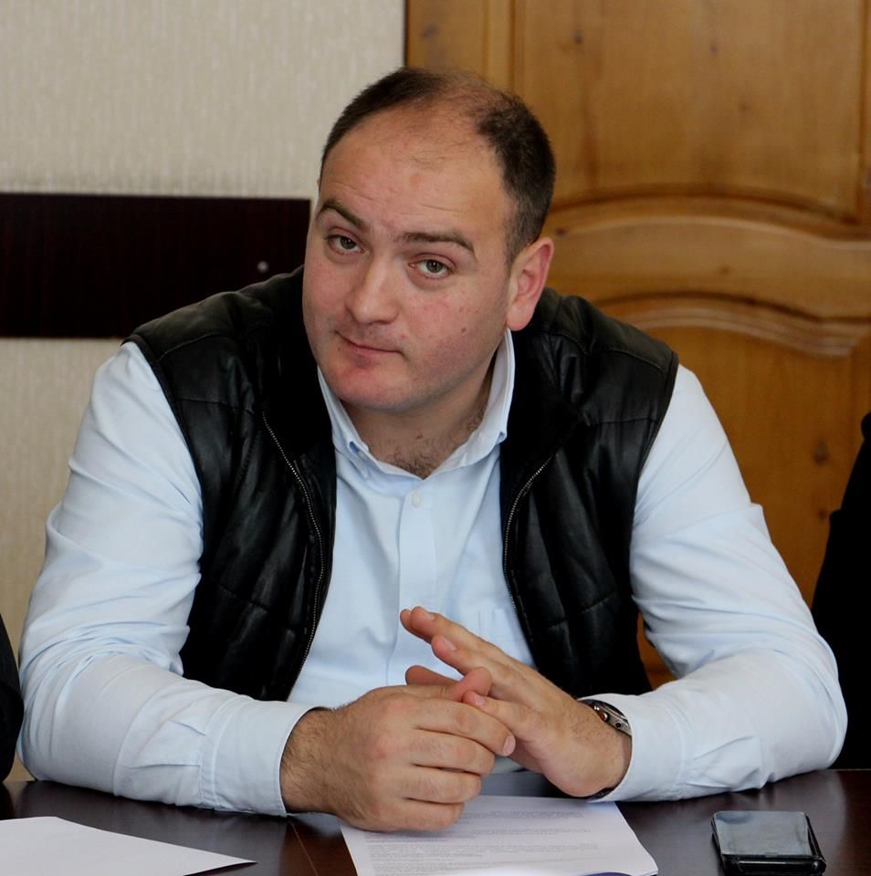 ქუთაისის მერიამ საკრებულოს დეპუტატის ოჯახის კომპანიასთან 711 286 ლარის ხელშეკრულება გააფორმა