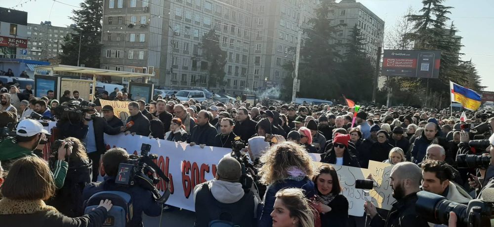 ქუთაისში აქციის მონაწილეებს კვერცხები და  ცოცხალი ქათმები ესროლეს