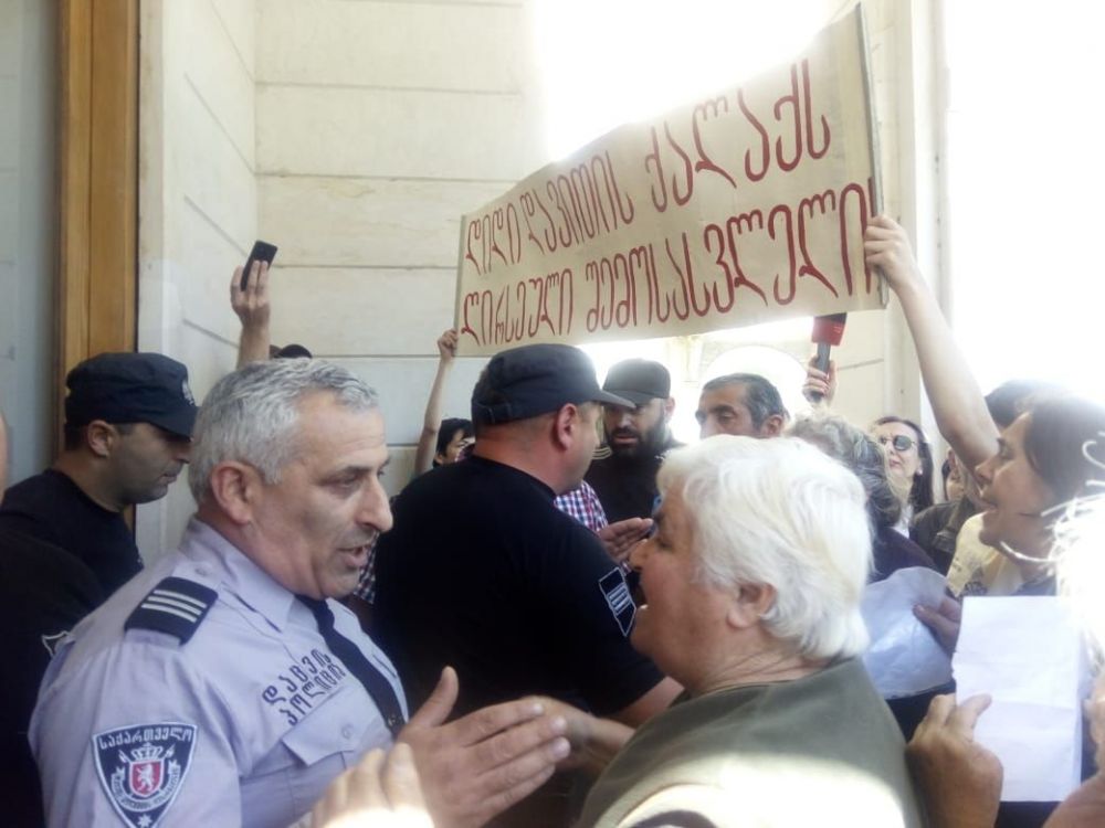 ჭოგნარის მცხოვრებლები და დაცვის თანამშრომლები ერთმანეთს  დაუპირისპირდნენ [VIDEO]
