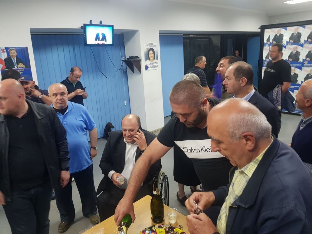 “5 000 ხმით მოვიგეთ არჩევნები” – ზესტაფონში გიორგი გოგლიჩიძე გამარჯვებას ზეიმობს