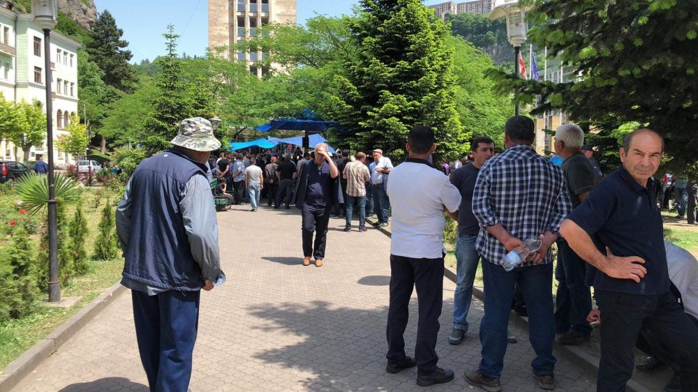 ჭიათურაში მაღაროელებს ტყიბულელი მეშახტეები  და “ფეროს” თანამშრომლები შეუერთდნენ
