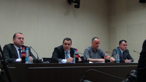 “შუალედური არჩევნების გამო ტრაქტორები ბაღდათსა და სამტრედიაში გადაიყვანეს”