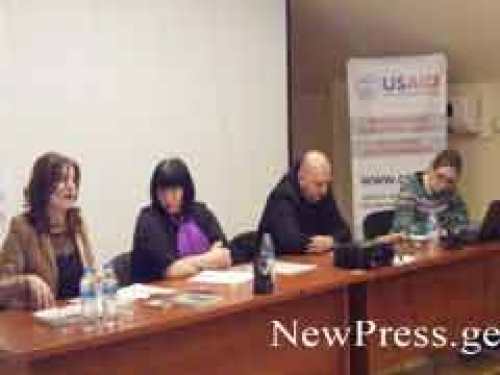 “თუკი ქალს შვილის აღზრდას ანდობთ, რატომ არ ანდობთ სახელმწიფოს ბედს? – დისკუსია ქუთაისში
