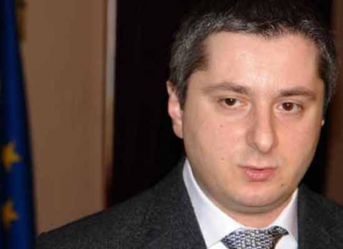 ნიკა გვარამია – წინა ხელისუფლების მანკიერ ტრადიციას განუხრელად დაადგა ახალი ხელისუფლებაც