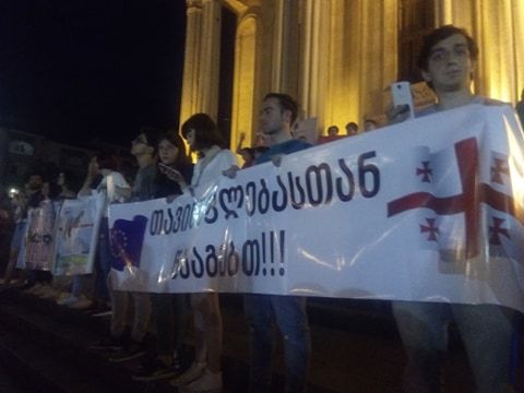 “ბოდიში მომიხადონ, მშობლები რომ მენატრება, წლები ქართულ ენაზე რომ ვერ ვსწავლობდი”