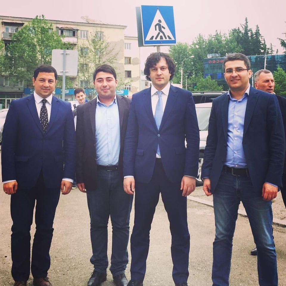 “ნელ-თბილი წყალი ვაპკუროთ”- ქუთაისის საკრებულოს უმრავლესობის დეპუტატი თბილისში მიმდინარე აქციაზე