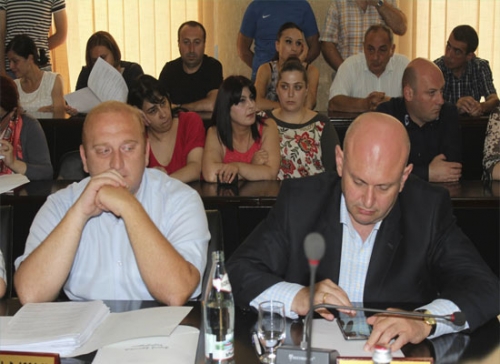 ქუთაისის საკრებულოს სხდომა გიორგი უკლებამ  პროტესტის ნიშნად  დატოვა