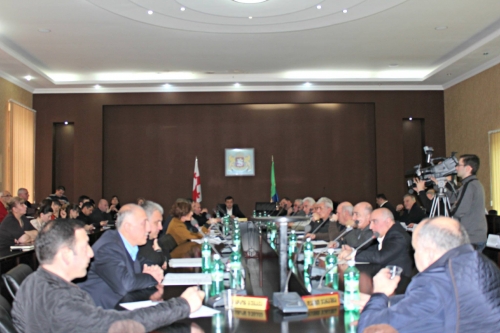 შოთა მურღულია:”ან ვანგაა ბატონი დავითი, ან ბიზნესს ალაგებს”