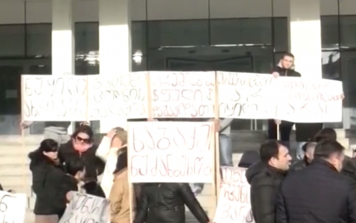 ,,ზვიგენი გაყიდე, უნივერსიტეტი არა!“ – სტუდენტებისა და ,,ნაციონალური მოძრაობის“ აქცია ბათუმში