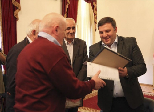 ქუთაისის დამსახურებულ პიროვნებებს სიგელები გადაეცათ