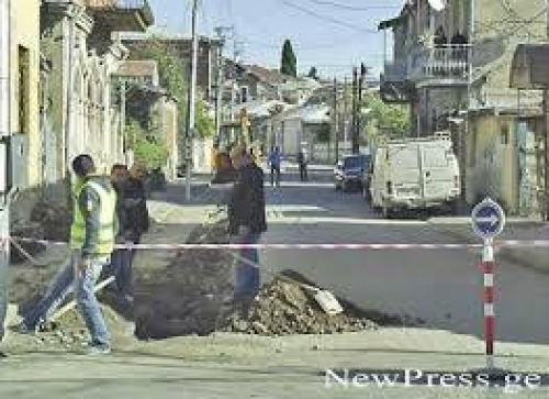 გელათის ქუჩა გზის და წყლის მოლოდინში