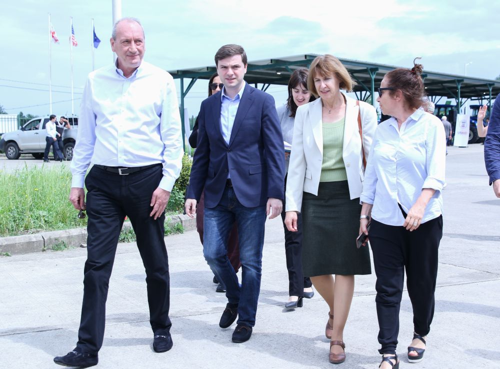 აზიურ ფაროსანასთან საბრძოლველად სეს-ს USAID-მა 17 ტრაქტორი და პერსონალური დამცავი აღჭურვილობა გადასცა