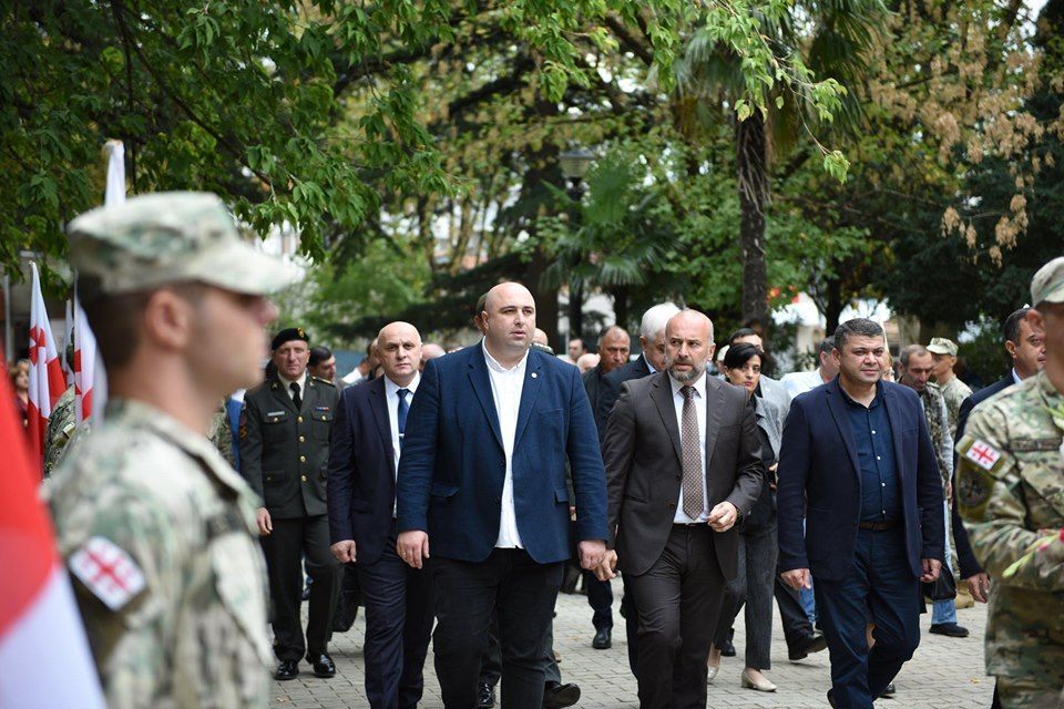 ქუთაისში ტერიტორიული მთლიანობისთვის დაღუპულთა მემორიალი გვირგვინით შეამკეს