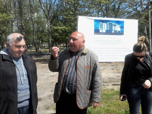 ნინოშვილის სკვერთან კორპუსის მშენებლობას მოსახლეობა აპროტესტებს