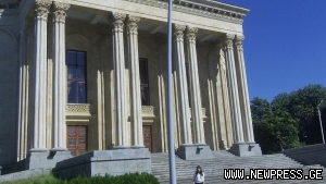 მესხიშვილის თეატრის მმართველმა საკრებულოს დეპუტატობაზე უარი თქვა
