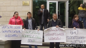 ქუთაისში “ნაციონალების მძევლად” წოდებული მერის გადადგომას ითხოვენ
