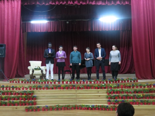 უნივერსიტეტის ქალბატონებს გაზაფხულის დადგომა მიულოცეს
