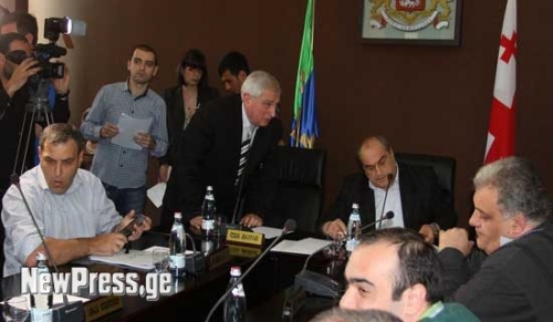 საკრებულოზე “ნაციონალების” 4 ხმას 17 დეპუტატი დაუპირისპირდა