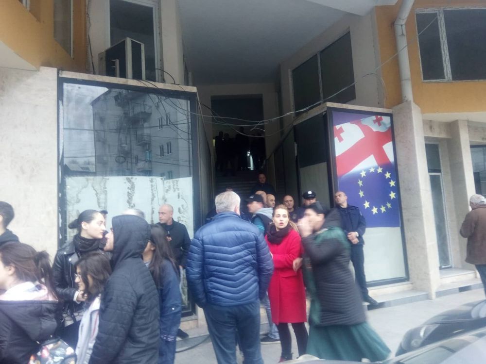ქუთაისში “ქართული ოცნების” ოფისში ფიზიკური დაპირისპირება მოხდა [Video]