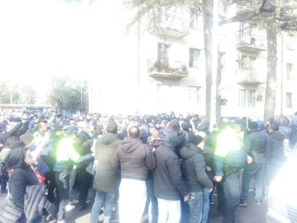 ქუთაისში “თავისუფალი საქართველოს” ოფისთან დაპირისპირება მოხდა
