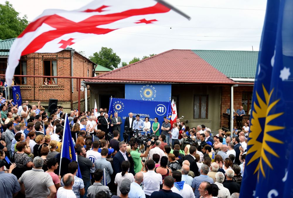 “ჩვენ გვტკივა თქვენი ტკივილი და გვიხარია თქვენი სიხარული, ჩვენ გპირდებით სწრაფ განვითარებას”