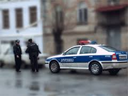 პოლიციელებმა ახალგაზრდა მამაკაცი სიკვდილს გადაარჩინეს