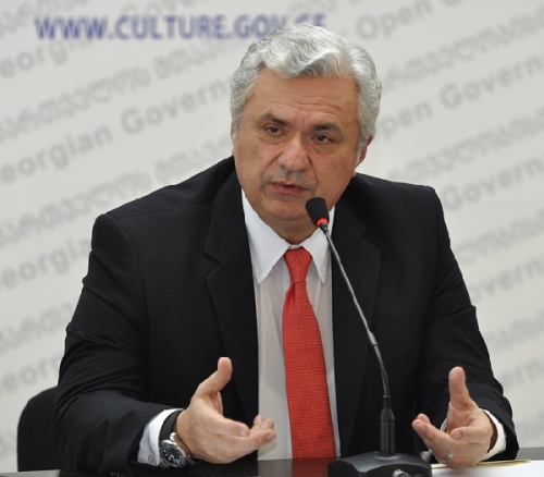 კულტურის მინისტრი “ნაციონალებისგან” უხერხულ კითხვებს ელოდება