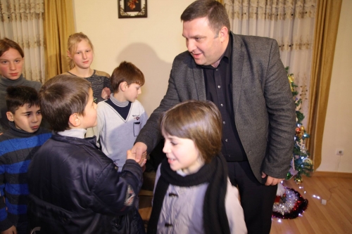 ქუთაისის მერი  ძველით ახალ წლის დადგომას “ბავშვთა სოფელში” შეხვდა