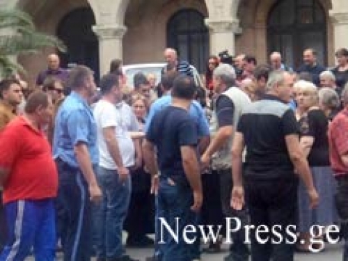 ქუთაისელი მოვაჭრეები – ყველა გვატყუებს, ამდენი ხანია ახალ მერს ველოდებით