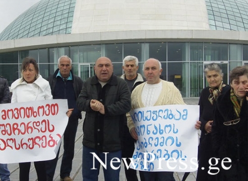 „გამოსახლებების პროცესის შედეგად 10 000-მდე ბავშვი ქუჩაში აღმოჩნდება“