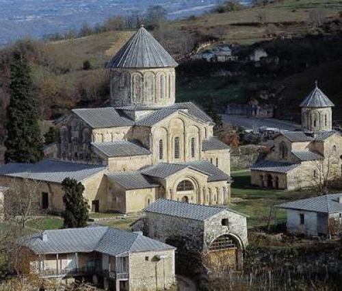 გელათის არქიტექტურული კომპლექსის მთავარი ტაძრის რეაბილიტაცია დაიწყო