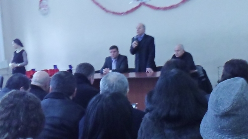 ქუთაისელ წარჩინებულ მოსწავლეებს ოქროსა და ვერცხლის მედლები ქალაქის მერმა გადასცა