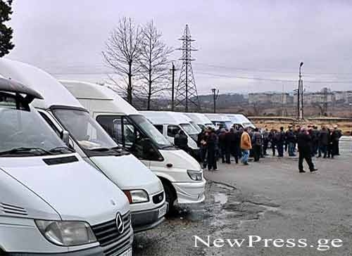 წყალტუბოს შესასვლელთან მძღოლები გაიფიცნენ – ტრანსპორტის მოძრაობა პარალიზებულია