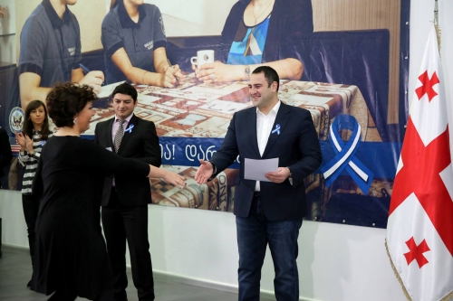 შს მინისტრმა ჟურნალისტები დააჯილდოვა