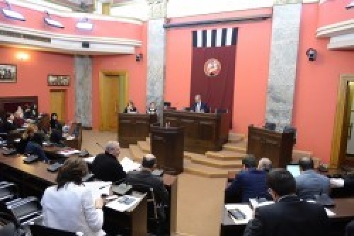 მმართველ გუნდში ერთმანეთს ზაქარია ქუცნაშვილი და ვახტანგ ხმალაძე დაუპირისპირდნენ
