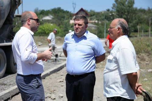 ქუთაისში კოლხეთის ქუჩაზე ბეტონის საფარი დაიგო