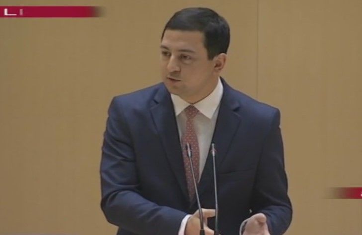 “თქვენ დღეს ხართ უცნაურ, თავის მართლების რეჟიმში”
