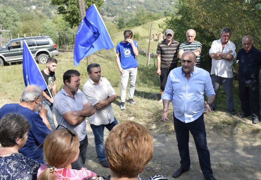 ნიკოლოზ თოფურიძემ მოსახლეობას წყალაფორეთის მაჟორიტარობის კანდიდატი წარუდგინა [R]