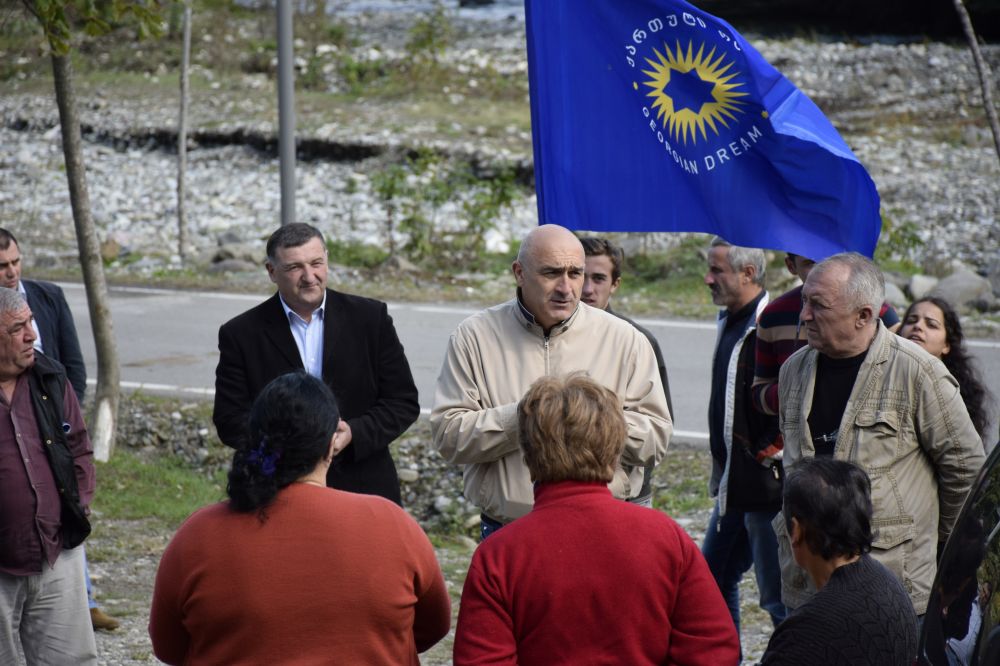 ნიკო თოფურიძე ლეღვანში ამომრჩეველს შეხვდა [R]